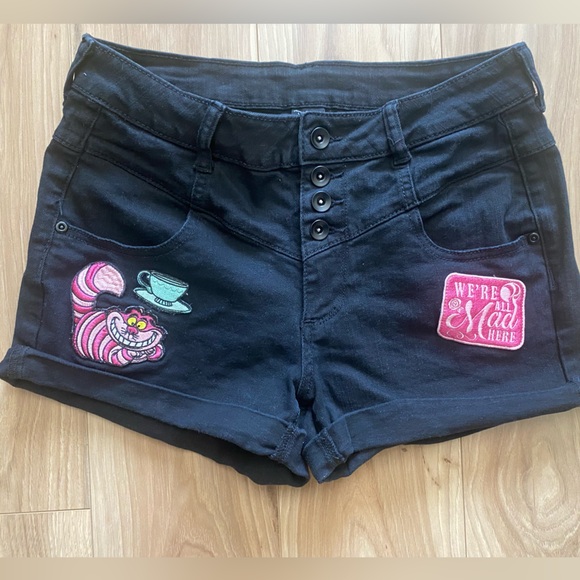 Disney Alice In Wonderland Cheshire Cat Patch Pocket Denim Shorts Size 9 - Picture 3 of 15